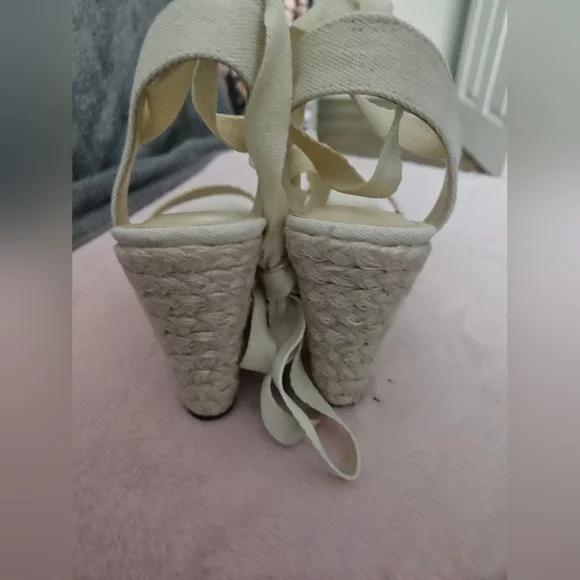 Size 8 Wedge Heels - Picture 4 of 4